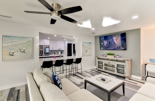 Palma Sola Casa | Spa+Pool+Yard Games+2 Master+Upscale Area+Spacious