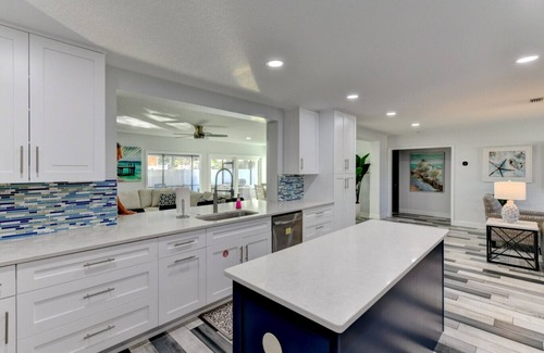 Palma Sola Casa | Spa+Pool+Yard Games+2 Master+Upscale Area+Spacious