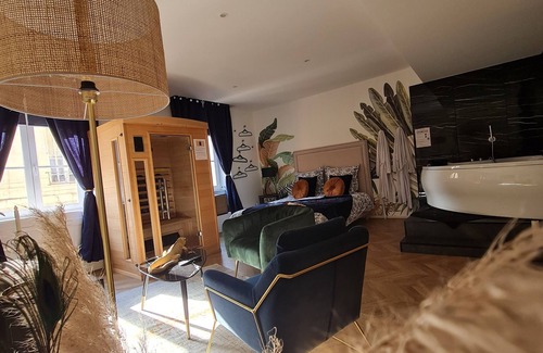 Macon Apartamento | Spa, sauna, tropical rain sky and complimentary bottle, romantic night