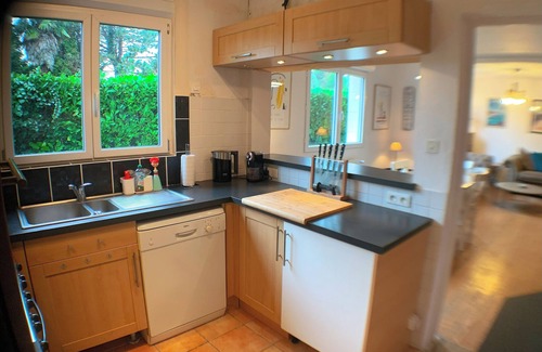 Chenac-Saint-Seurin-d'Uzet Casa | Spacious 3-bedroom family home with enclosed garden
