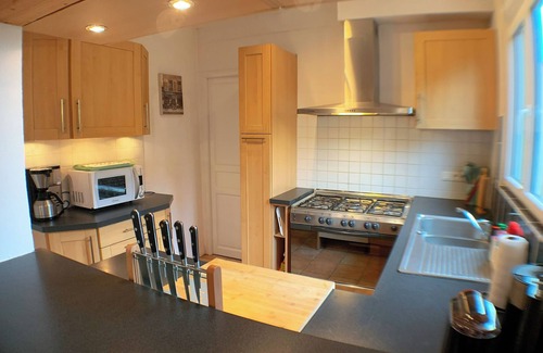 Chenac-Saint-Seurin-d'Uzet Casa | Spacious 3-bedroom family home with enclosed garden