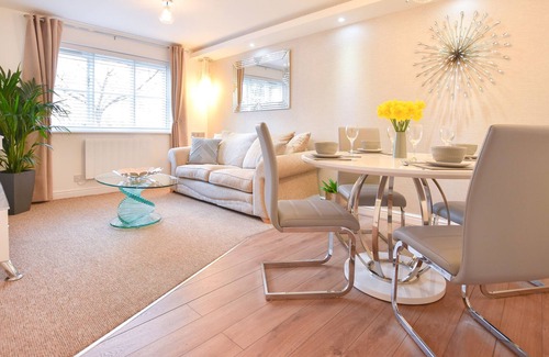 Bray on Thames Apartamento | Spacious ground floor Apartment sleeps 4 with free parking from £136 per night