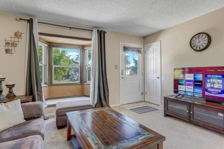 Southeast Colorado Springs Apartamento | Space Base Near Airport BBQ Game Room