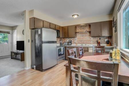 Southeast Colorado Springs Apartamento | Space Base Near Airport BBQ Game Room