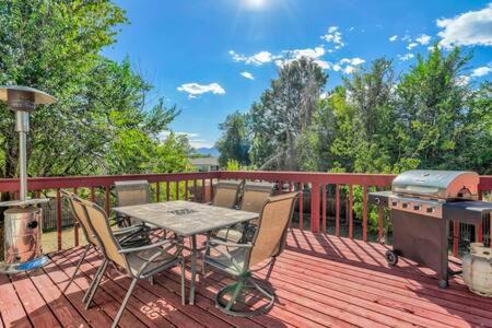 Southeast Colorado Springs Apartamento | Space Base Near Airport BBQ Game Room