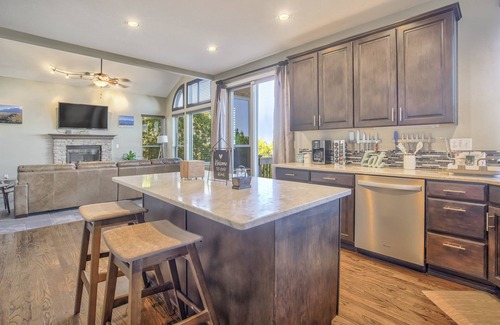 Southwest Colorado Springs Casa | Space Command