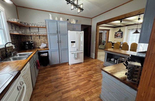 Westside Connection Casa | Space everyone can enjoy, 4 miles to downtown Grand Rapids!