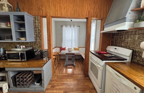 Westside Connection Casa | Space everyone can enjoy, 4 miles to downtown Grand Rapids!