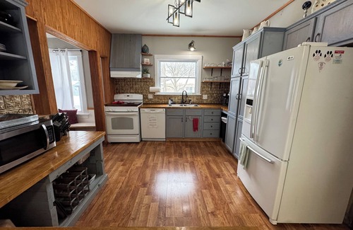 Westside Connection Casa | Space everyone can enjoy, 4 miles to downtown Grand Rapids!