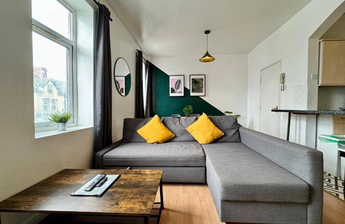 Plasnewydd Apartamento | Space for groups, 10 mins from Queen St!