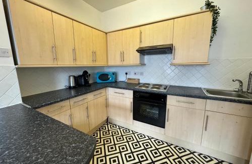 Plasnewydd Apartamento | Space for groups, 10 mins from Queen St!