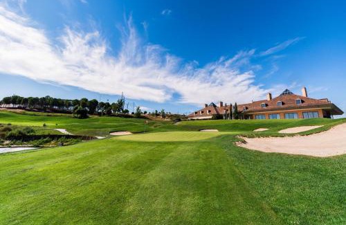 Peña Grande Casa | SPACE IN THE VILLA WITH POLL NEAR GOLF IN Madrid