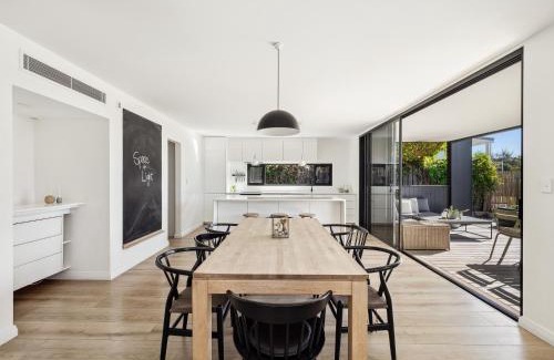Dunsborough Casa | Space+Light lounge by pool walk to town beach