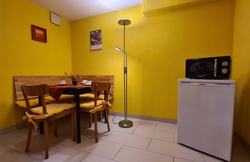 Landstuhl Apartamento | Milagro del espacio con equipo completo
