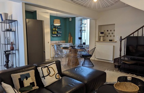 Saint-Yrieix-sur-Charente Cabaña | Casa espaciosa 3 habitaciones con terraza, internet y parking, cerca de actividades culturales