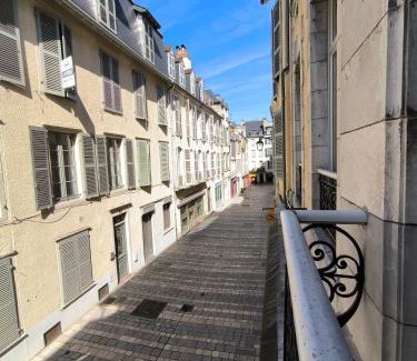 Centre Ville Apartamento | Spacieux-6 pers-bien équipé-quartier du château