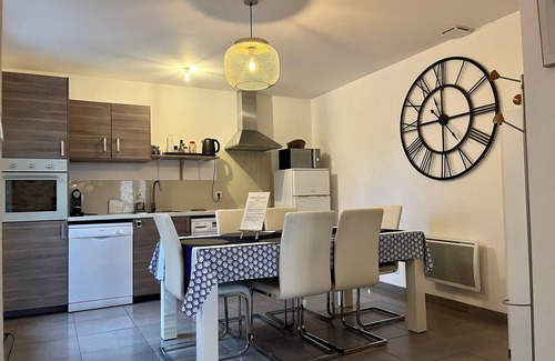 Maisse Apartamento | Spacieux Appartement 2 Chambres en Plein Centre Ville de Maisse