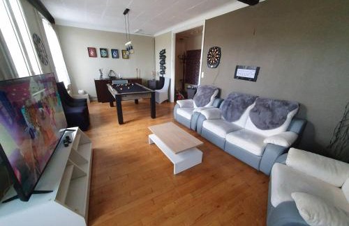 Verdun Apartamento | Spacieux - LITERIE HAUT DE GAMME - Billard - Fléchette -TV 65" - Netflix - Amazon Prime- LIT KING SIZE - 4 chambres - Jeux enfants - Terrasse - Barbecue - Géré par Presta-Zen'Services- Chez Aline