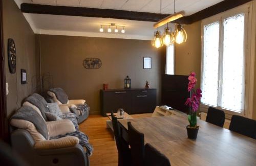 Verdun Apartamento | Spacieux - LITERIE HAUT DE GAMME - Billard - Fléchette -TV 65" - Netflix - Amazon Prime- LIT KING SIZE - 4 chambres - Jeux enfants - Terrasse - Barbecue - Géré par Presta-Zen'Services- Chez Aline