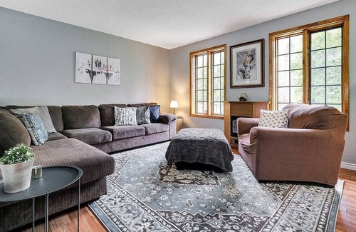 La Peche Casa | Spacious and charming private home - country escape