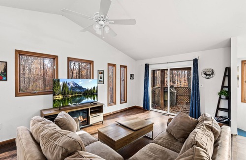 Livingston Casa | Spacious rustic cabin in the woods , kayaker friendly watefront firepit 10 acres