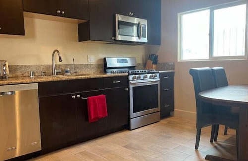 View Park-Windsor Hills Casa | Spacious and Cozy Casita near LAX-SoFi-USC