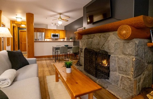 Nordic Estates Casa | Spacious 1.5BR: 5 min to Village with Private Hot tub & Pool!