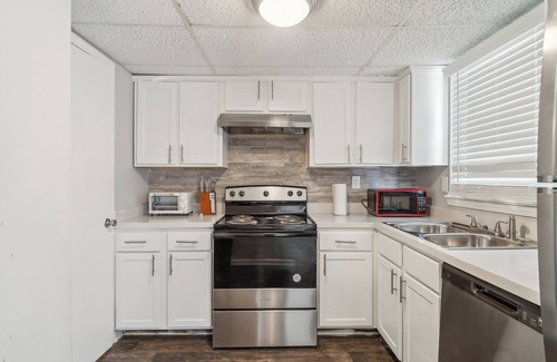 Ellenwood Apartamento | Spacious 1 Bed 1.5 Bath Towmhome I Ellenwood