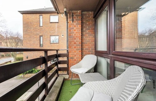 London Borough of Bromley Apartamento | Spacious 1 bed apartment with parking & balcony!