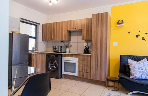 Greater Johannesburg Metropolitan Area Apartamento | Spacious 1 Bed in a secure golf estate.WIFI