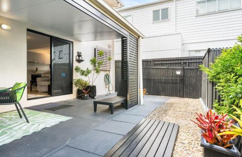 Wooloowin Apartamento | Spacious 1-Bed Unit with Outdoor Patio Dining