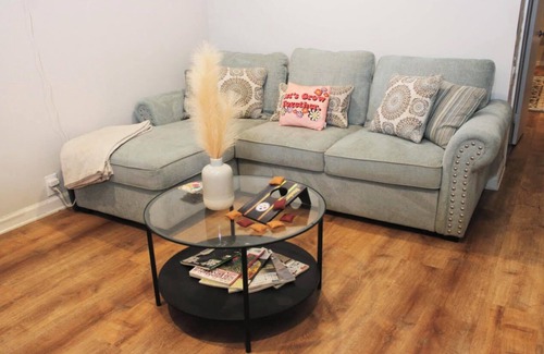 Larimer Apartamento | Spacious 1-bedroom apartment with private deck