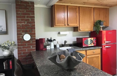 Edgecomb Cabaña | Spacious 1 Bedroom Cottage Close to Everything 3