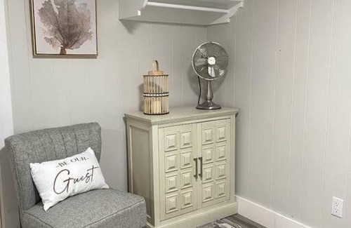 Edgecomb Casa | Spacious 1 Bedroom Cottage Close to Everything 3