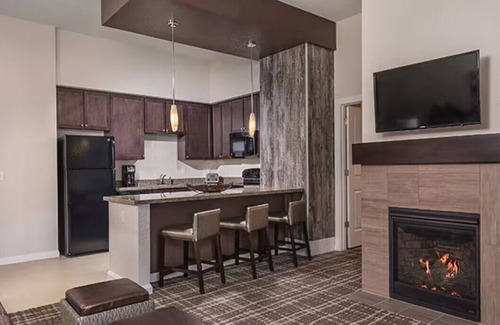 Park City Hotel | Spacious 1 Bedroom Deluxe Suite at Wyndham Park City king bed, full kitchen