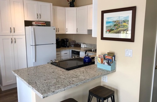 Corona del Mar Apartamento | Amplio, 1 dormitorio "Villa del Mar" a poca distancia de la playa y tiendas