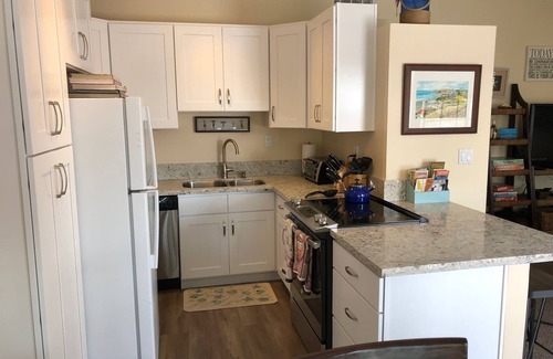 Corona del Mar Apartamento | Amplio, 1 dormitorio "Villa del Mar" a poca distancia de la playa y tiendas