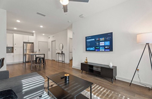 Arlington Apartamento | Spacious 1 BR Apt/King Bed/Pool/Gym/Close 2 Beach