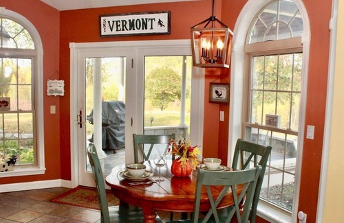 Chester Depot Casa | Spacious 1-level ranch, mtn. views, htd. flrs , fire pit, 10 mi. to Okemo!