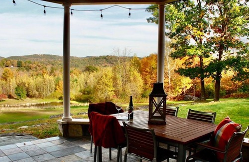 Chester Depot Casa | Spacious 1-level ranch, mtn. views, htd. flrs , fire pit, 10 mi. to Okemo!