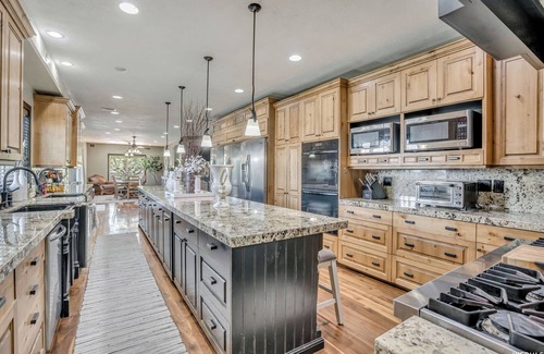 Bluffdale Casa | Spacious 10 Bedroom Luxury Home with Gym and Theatre Room