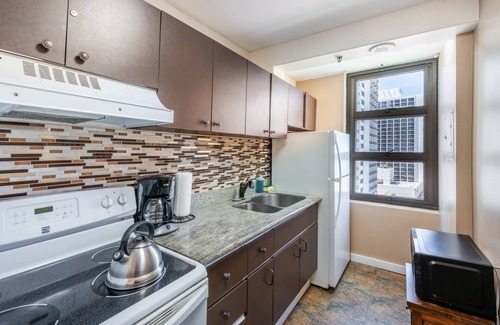 Diamond Head - Kapahulu - St. Louis Condominio | Spacious 14th Floor Corner Suite, Partial Diamond Head and Ocean Views, FREE Parking!