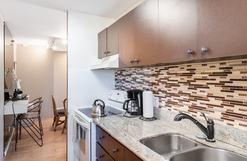 Diamond Head - Kapahulu - St. Louis Condominio | Spacious 14th Floor Corner Suite, Partial Diamond Head and Ocean Views, FREE Parking!