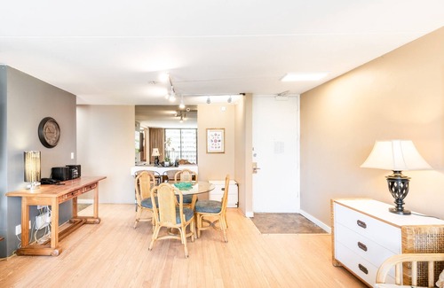 Diamond Head - Kapahulu - St. Louis Condominio | Spacious 14th Floor Corner Suite, Partial Diamond Head and Ocean Views, FREE Parking!