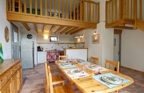 Lure Cabaña | Casa rural renovada entre naturaleza con capacidad para 15 personas, jardín privado y terrazas