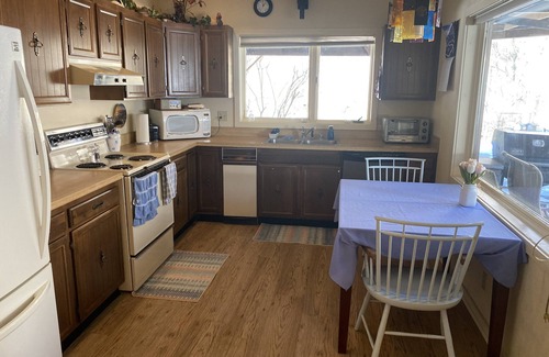 Turnagain Apartamento | Spacious 1700 sqft 2 bdrm near airport and downtown-Sleeps 8, pet friendly
