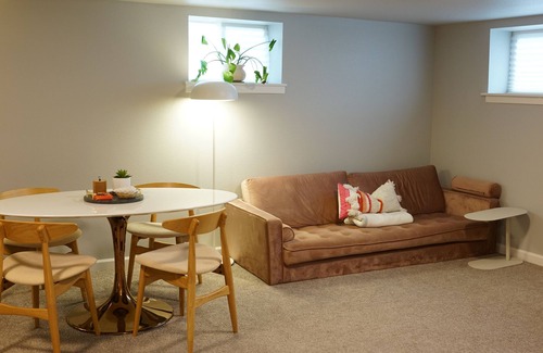 Northwest Everett Casa | Spacious 1B/1B Ergonomic desk