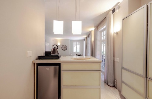 La Lucia Apartamento | Spacious 1Bedroom Garden Retreat with Private Pool