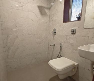 Pali Hill Apartamento | Spacious 1BHK Off Carter Road