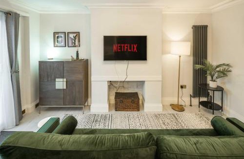 Wanstead Casa | Spacious 1BR Flat in Wanstead: Garden & Comfort